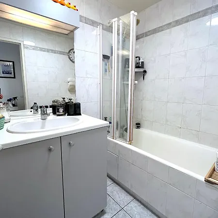 Vavin Apartment *